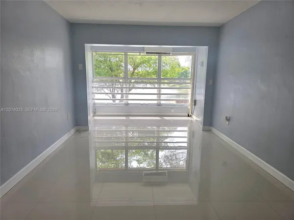 a view of a window in an empty room