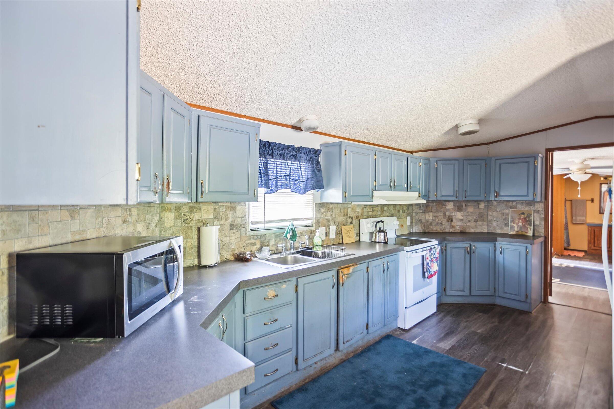 289 Beck Road Williston, SC 29853 - Photo 8 of 28
