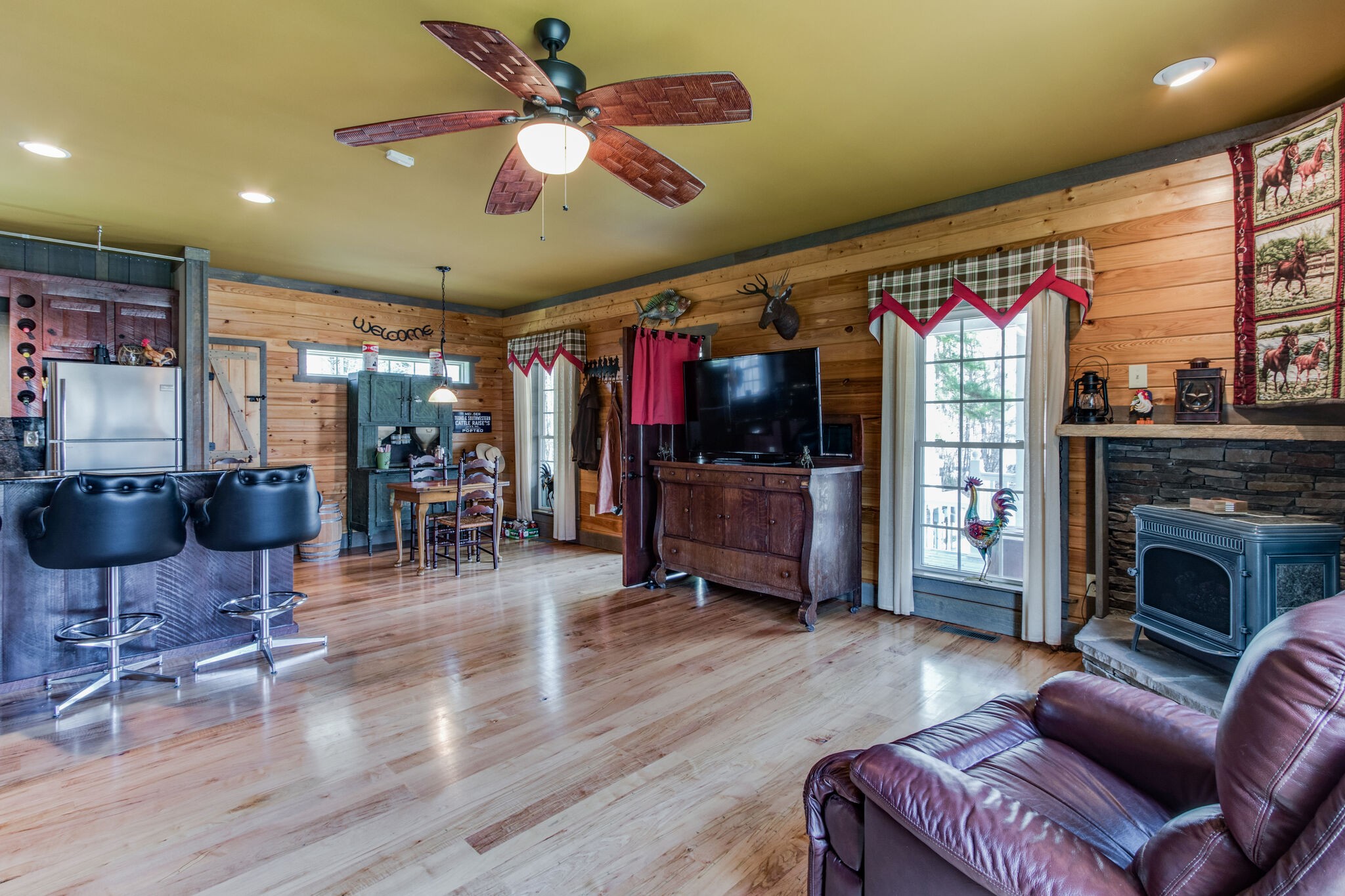 210 Double Check Lane Belvidere, TN 37306 - Photo 8 of 48 a living room with furniture and a fireplace