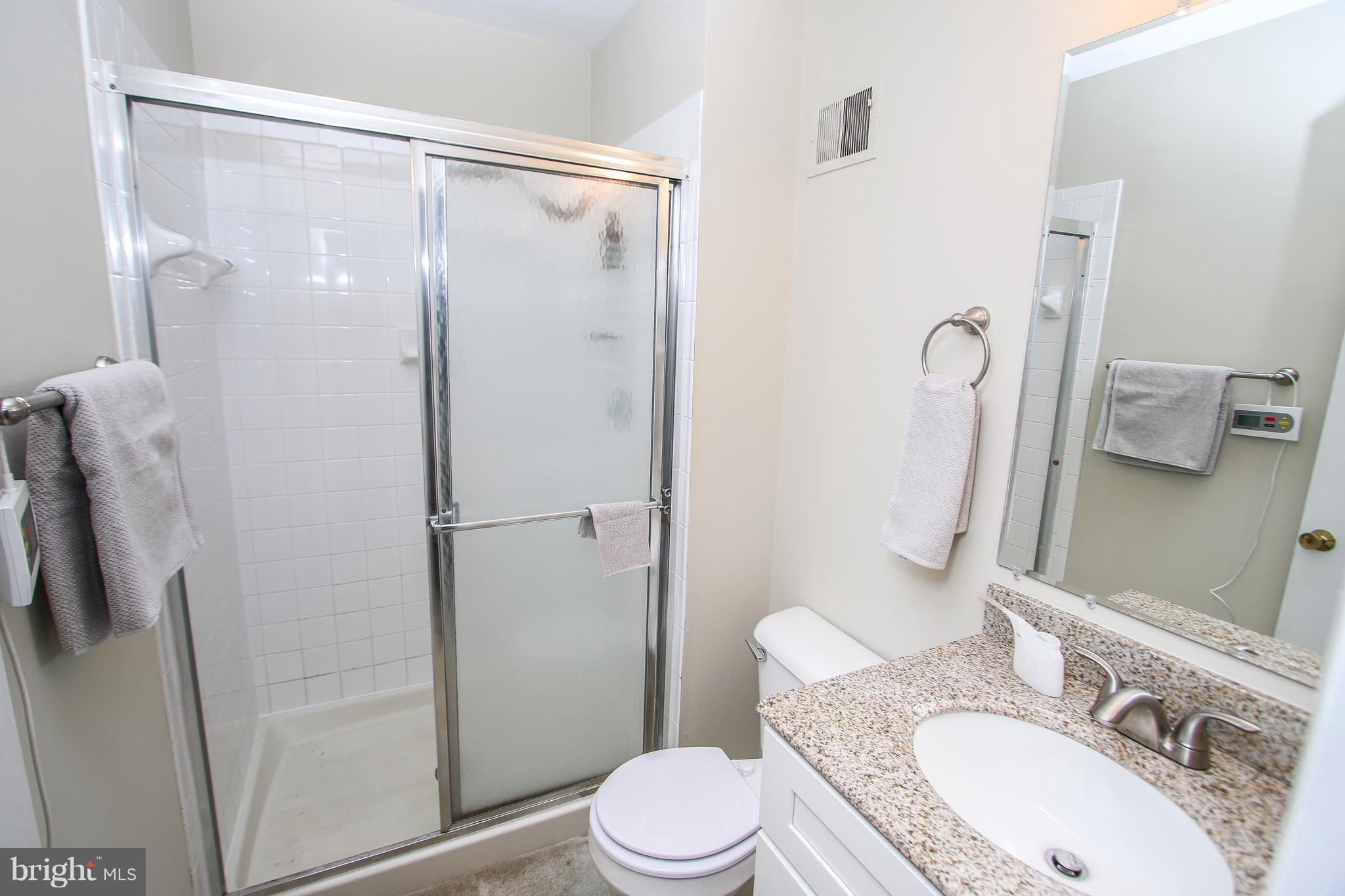 11533 Buttonwood Court Reston, VA 20191 - Photo 16 of 27 Bath (Master)