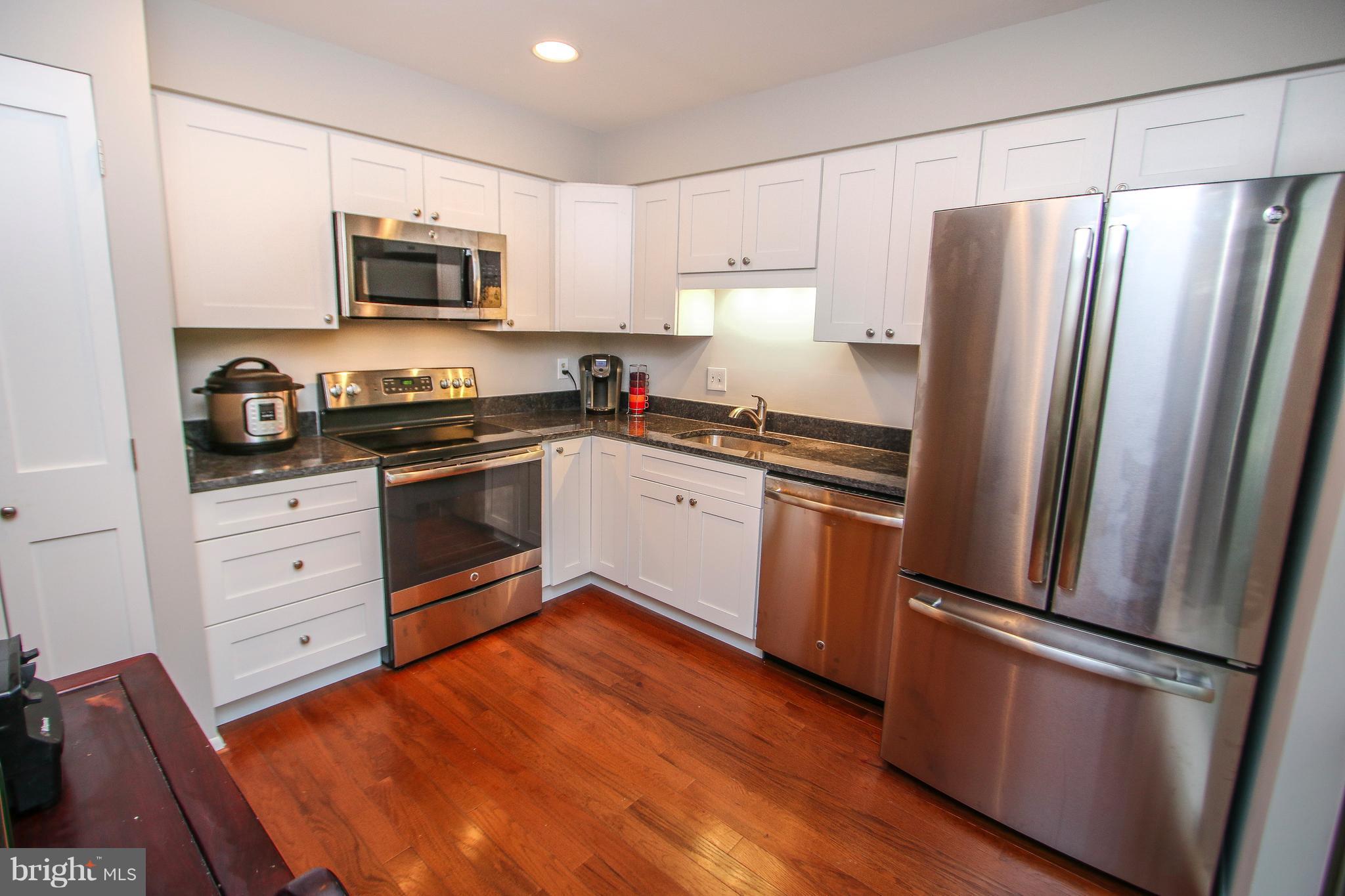 11533 Buttonwood Court Reston, VA 20191 - Photo 3 of 27 Kitchen