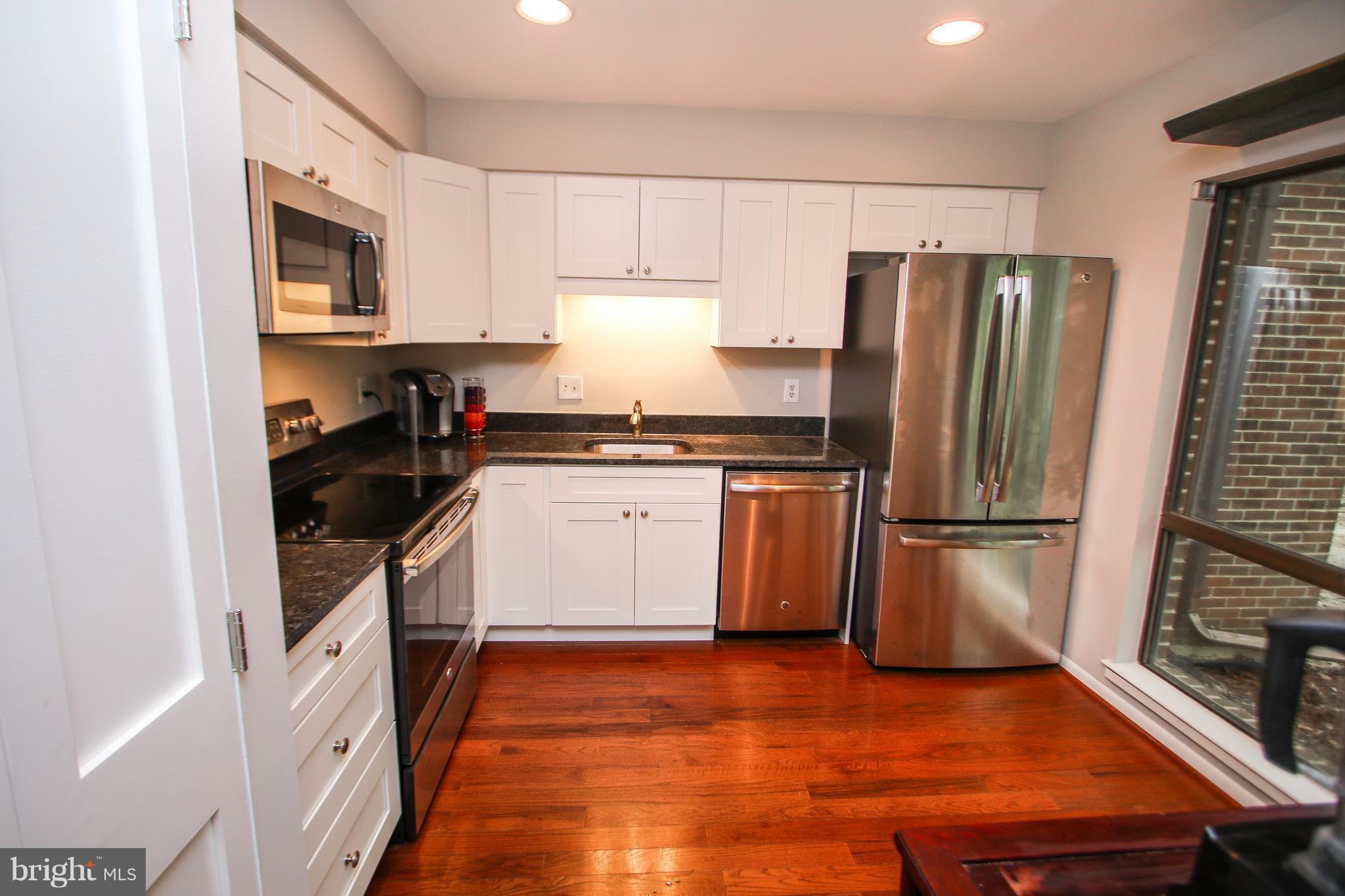 11533 Buttonwood Court Reston, VA 20191 - Photo 5 of 27 Kitchen