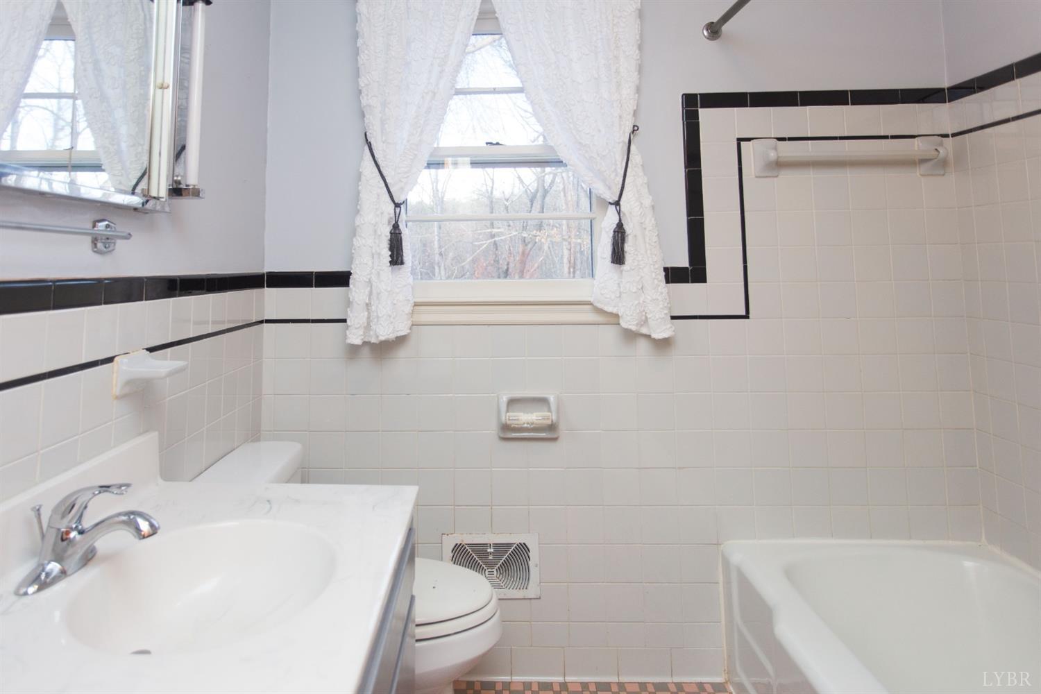 1314 Grove Road Lynchburg, VA 24502 - Photo 24 of 66 Gallery Image 24