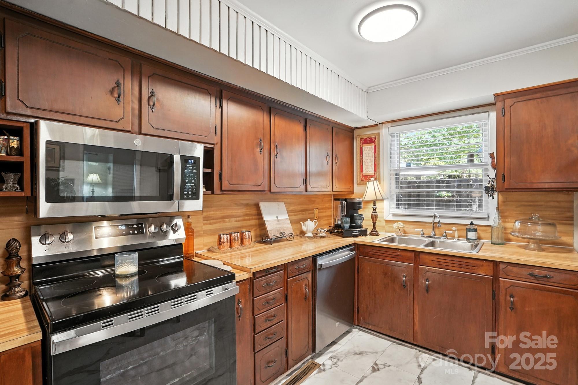 4825 Edgeland Road Edgemoor, SC 29712 - Photo 13 of 34 a kitchen with stainless steel appliances a sink stove and microwave