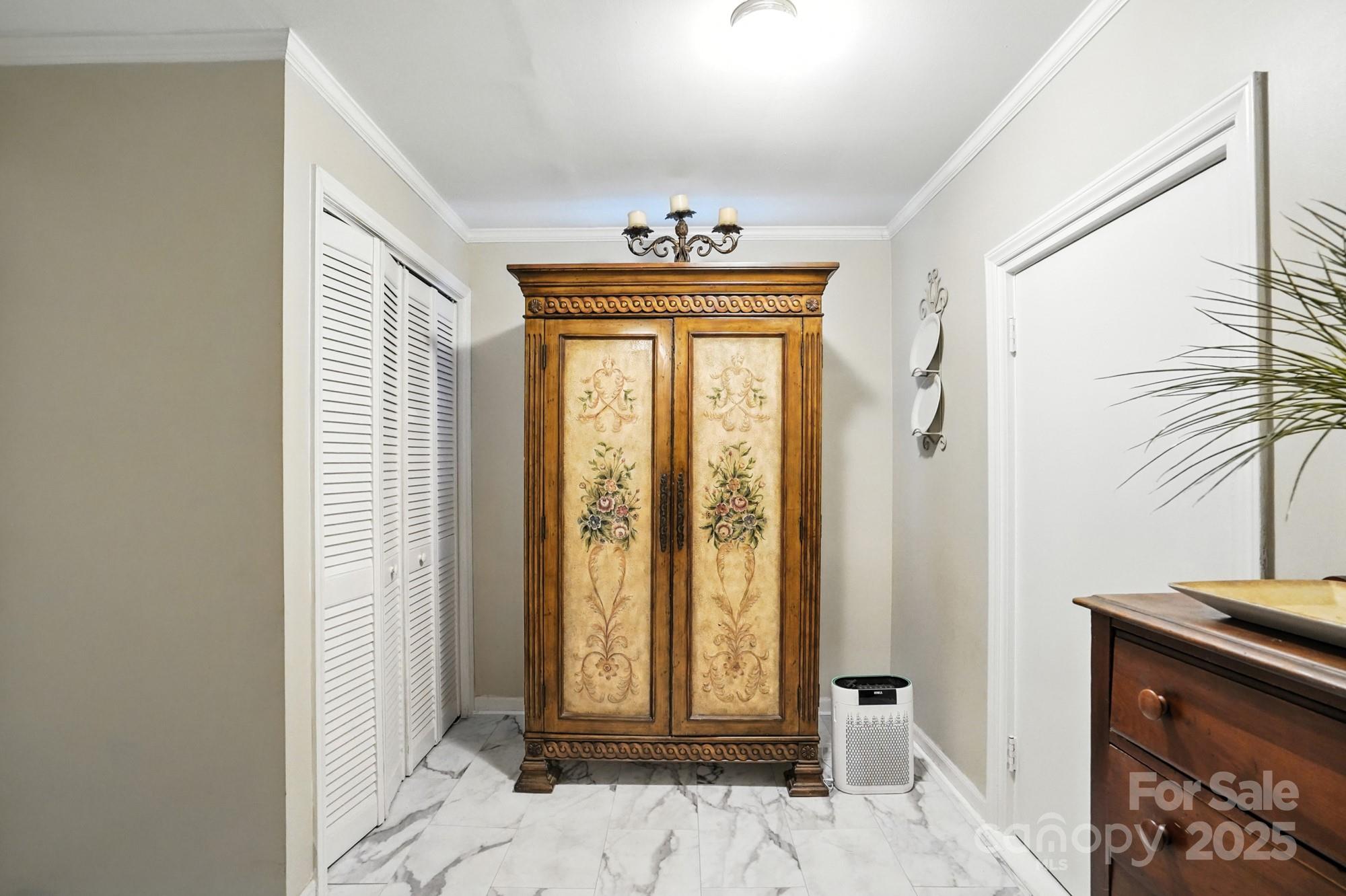 4825 Edgeland Road Edgemoor, SC 29712 - Photo 14 of 34 a view of a hallway with windows and chandelier