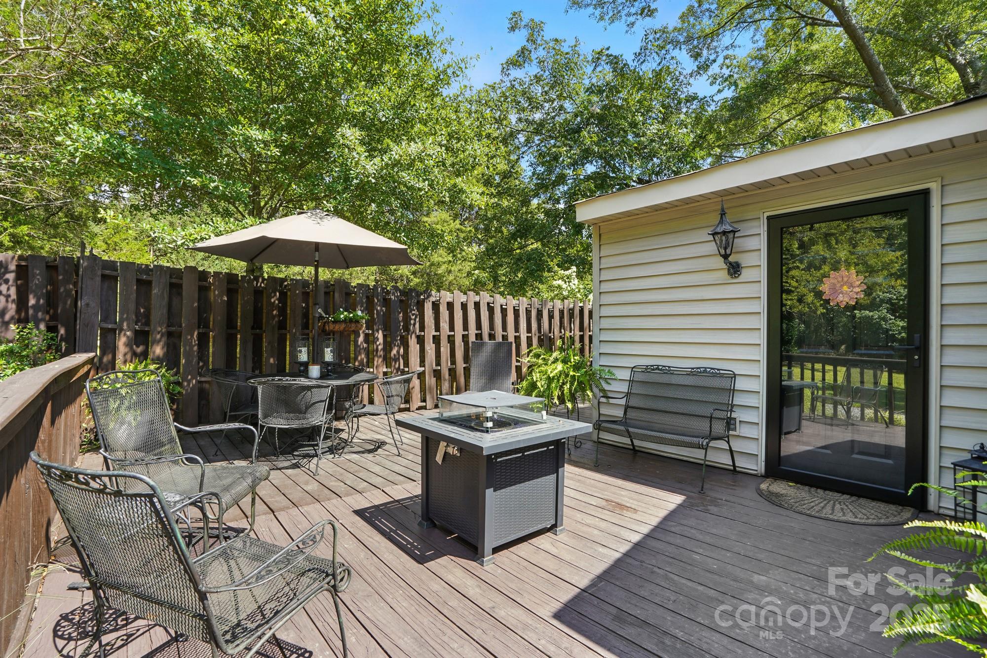 4825 Edgeland Road Edgemoor, SC 29712 - Photo 27 of 34 a view of a chairs and table in the patio