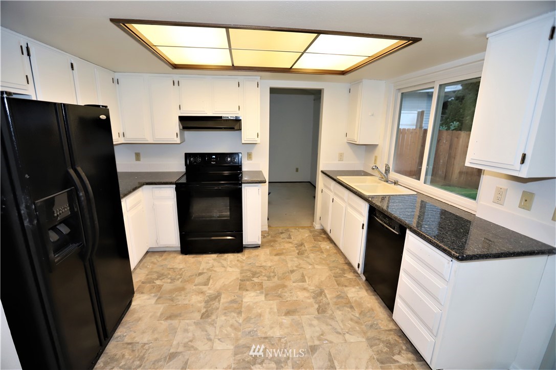 18304 108th Place Southeast Renton, WA 98055 - Photo 4 of 30 Gallery Image 4