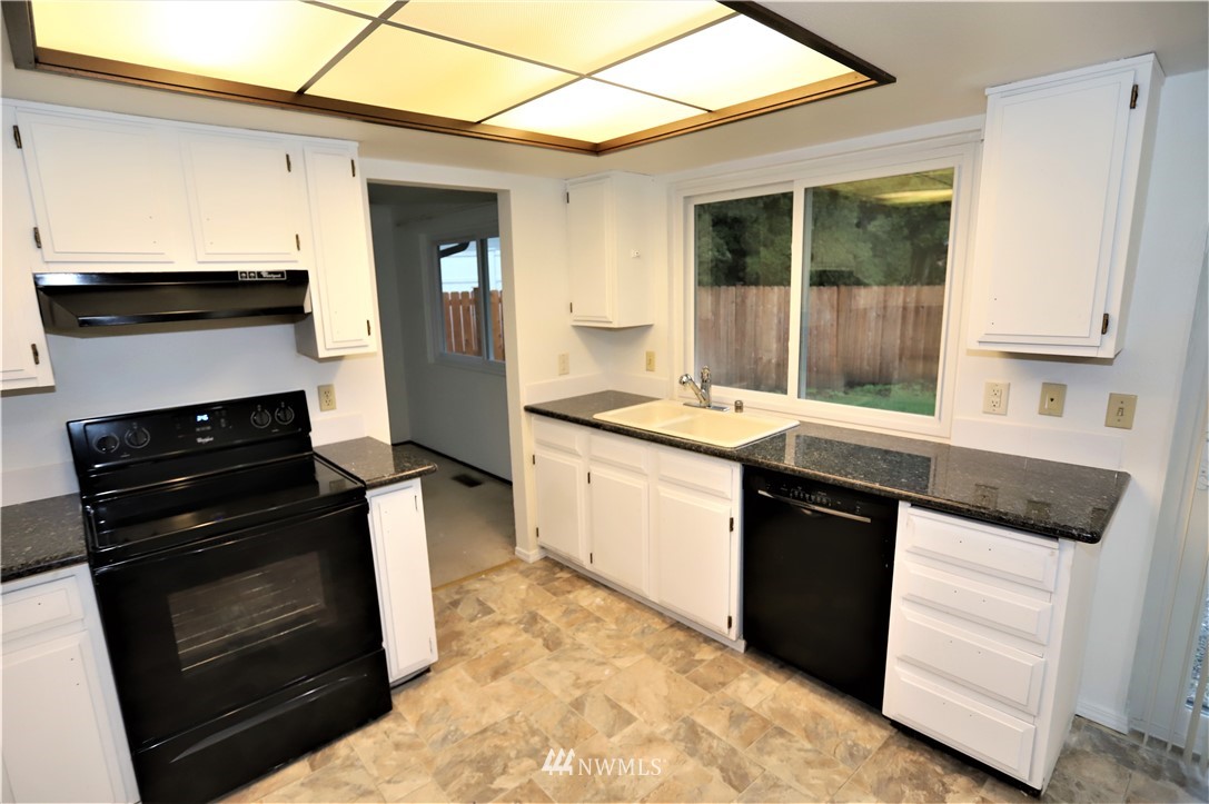 18304 108th Place Southeast Renton, WA 98055 - Photo 5 of 30 Gallery Image 5