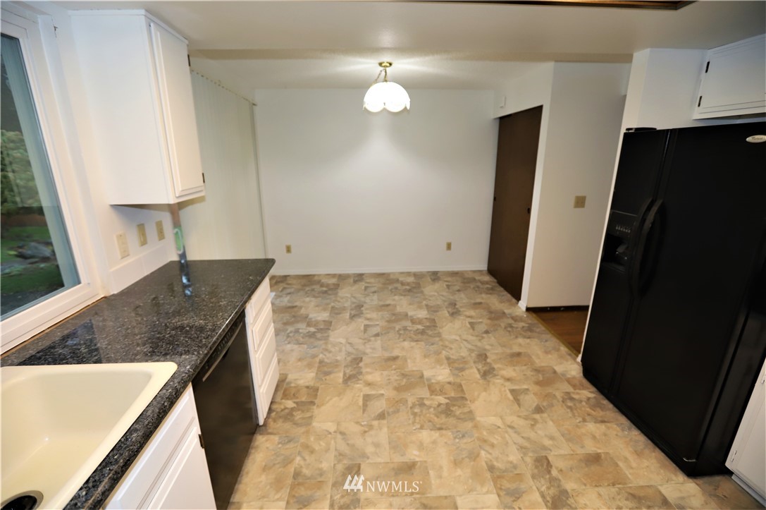 18304 108th Place Southeast Renton, WA 98055 - Photo 7 of 30 Gallery Image 7