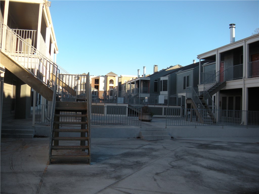 a view of entryway with a front door