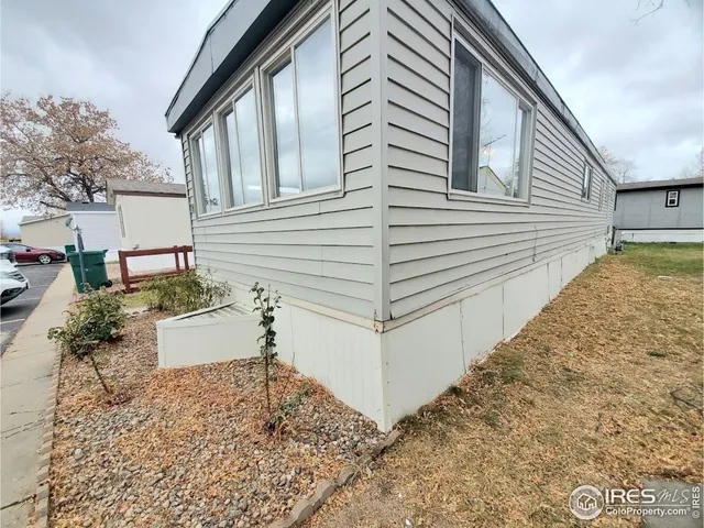 a view of a house with backyard and porch