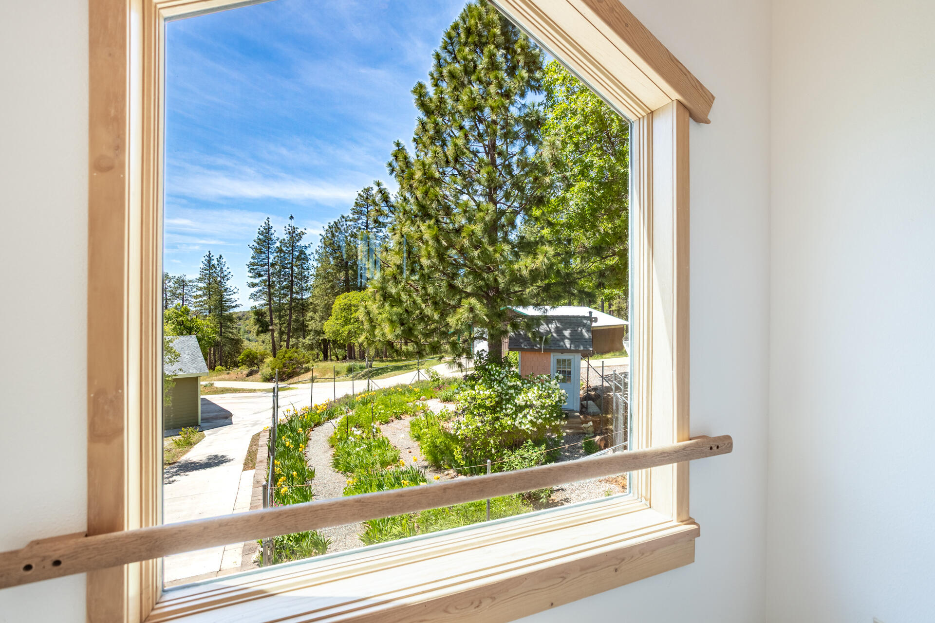 6360 Wilson Hill Road Shingletown, CA 96088 - Photo 15 of 79 Stair Landing Window