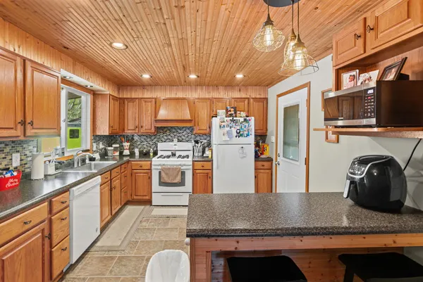 $175,000 | 1140 Race Track Road, Centralia, IL 62801