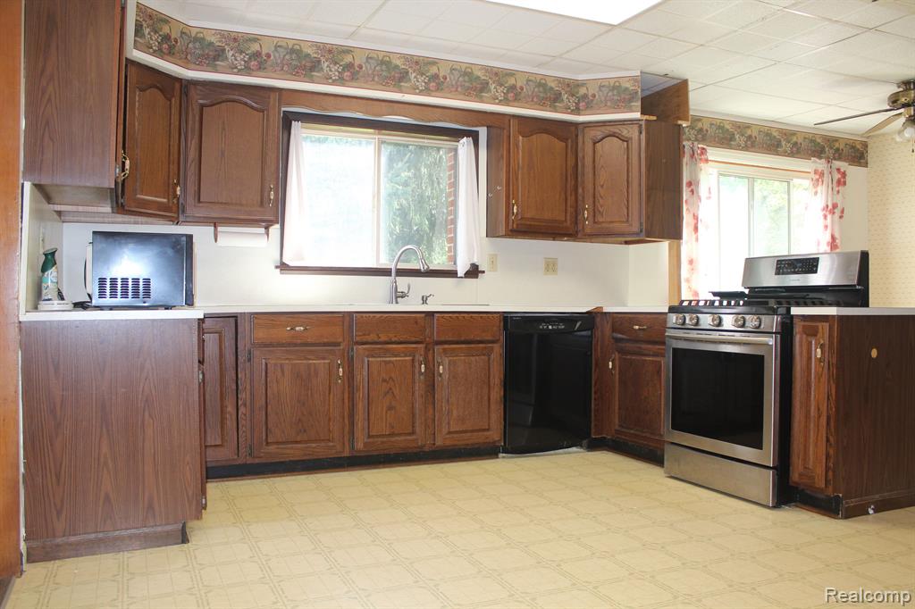 2500 Hunter Road Brighton, MI 48114 - Photo 7 of 31