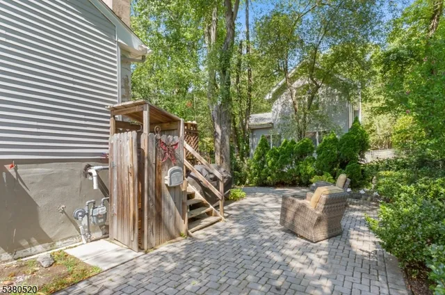 a view of a house with backyard and trees