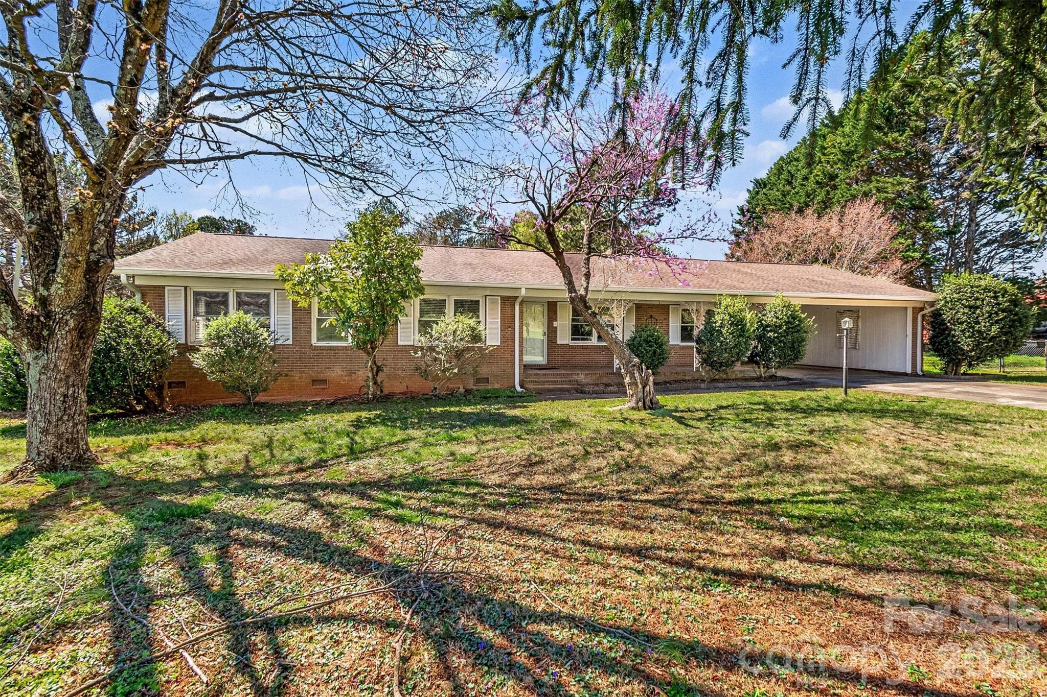 1388 Smith Farm Road Lincolnton, NC 28092 - Photo 2 of 19 a front view of a house with garden