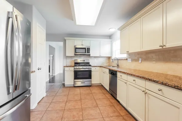 $2,085 | 13607 Country Pine Court, Tomball, TX 77375