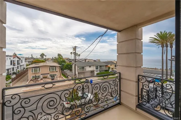 $1,700 | 140 Acacia Avenue, Unit 11, Carlsbad, CA 92008