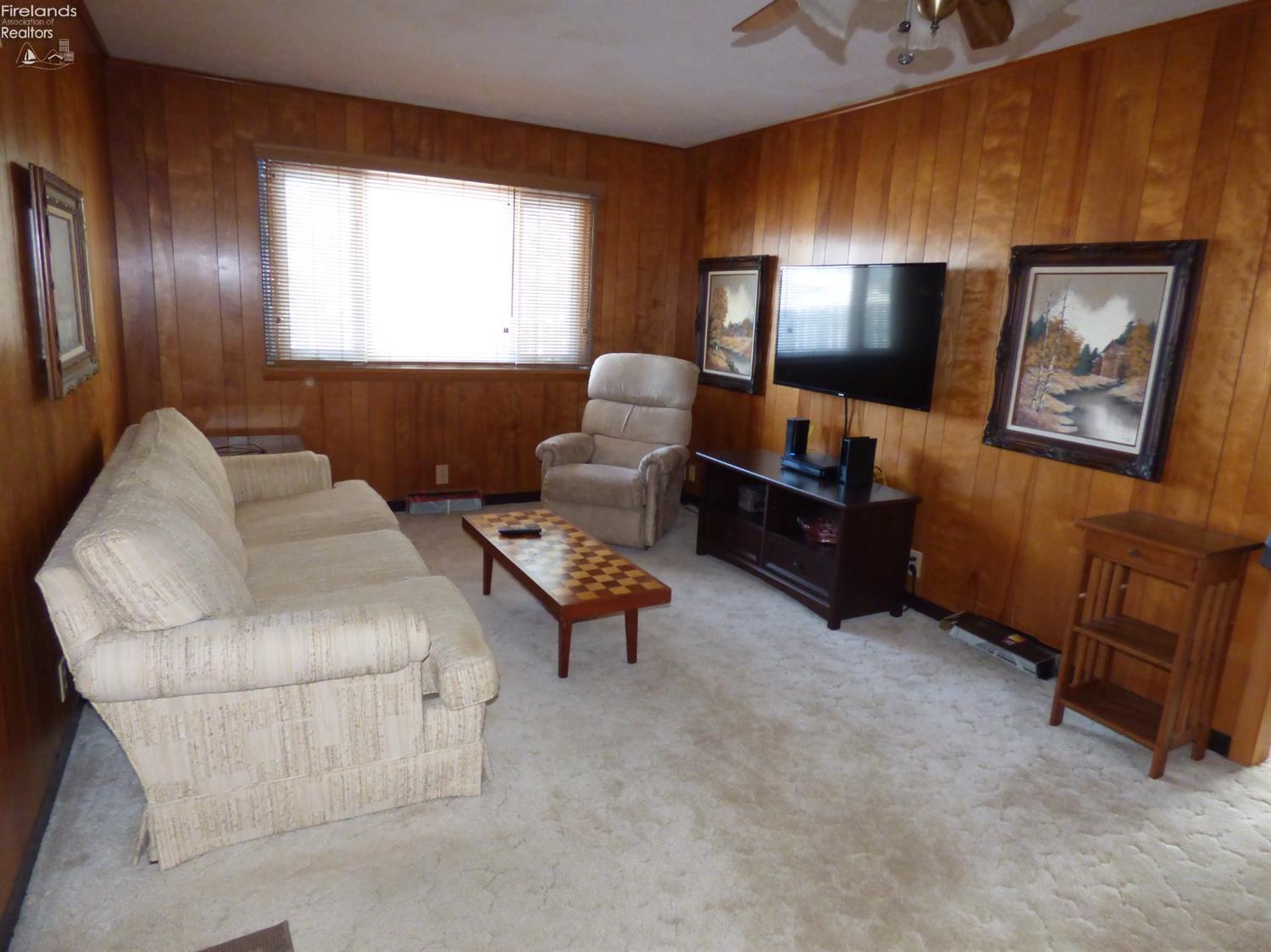 3618 West Harbor Road Port Clinton, OH 43452 - Photo 9 of 32 Gallery Image 9