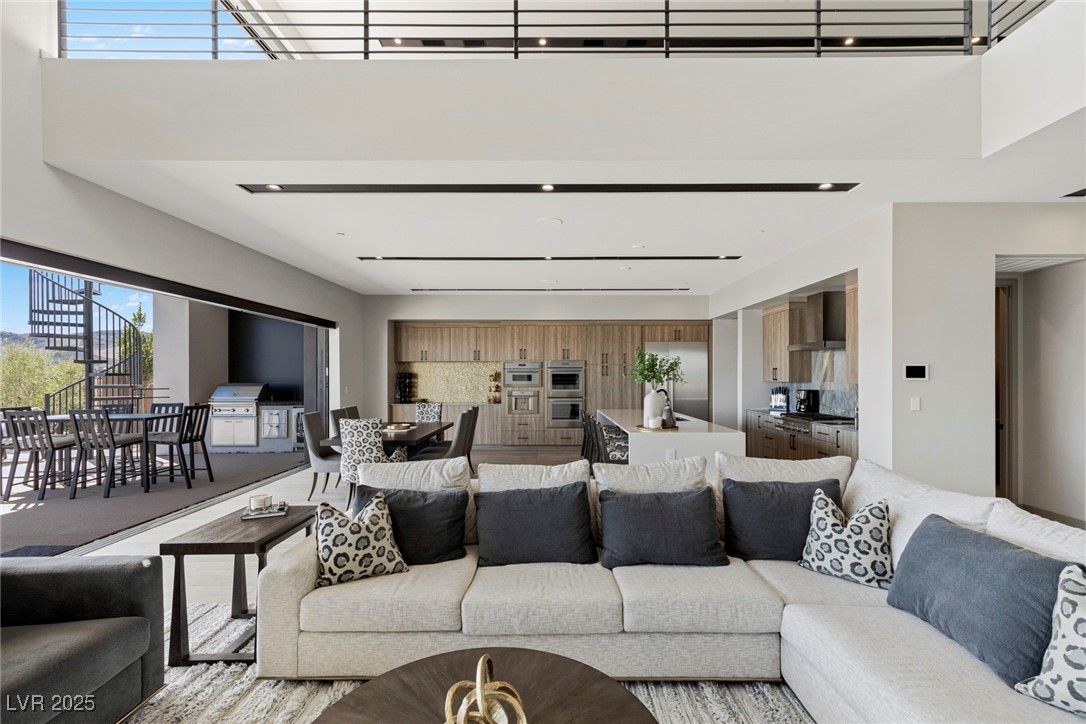 29 Falling Ridge Lane Henderson, NV 89011 - Photo 12 of 87 Gallery Image 12