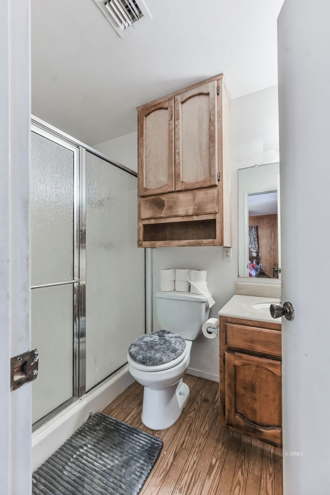 601 South Silver Ridge Street Ridgecrest, CA 93555 - Photo 28 of 34 a bathroom with a sink toilet and mirror