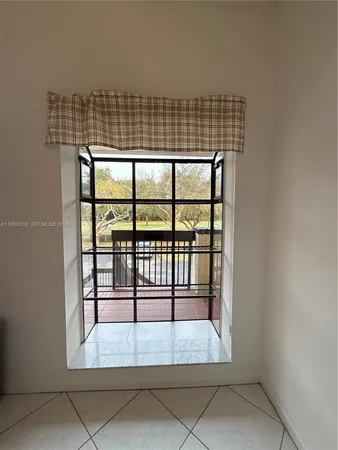 a view of en suite bathroom