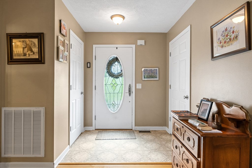 2576 Old Baltimore Road Draper, VA 24324 - Photo 5 of 46 Gallery Image 5