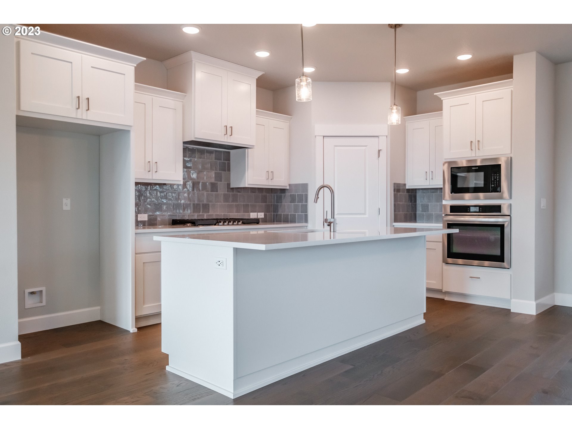 12343 Southwest Strobel Road Beaverton, OR 97007 - Photo 10 of 23 Gallery Image 10