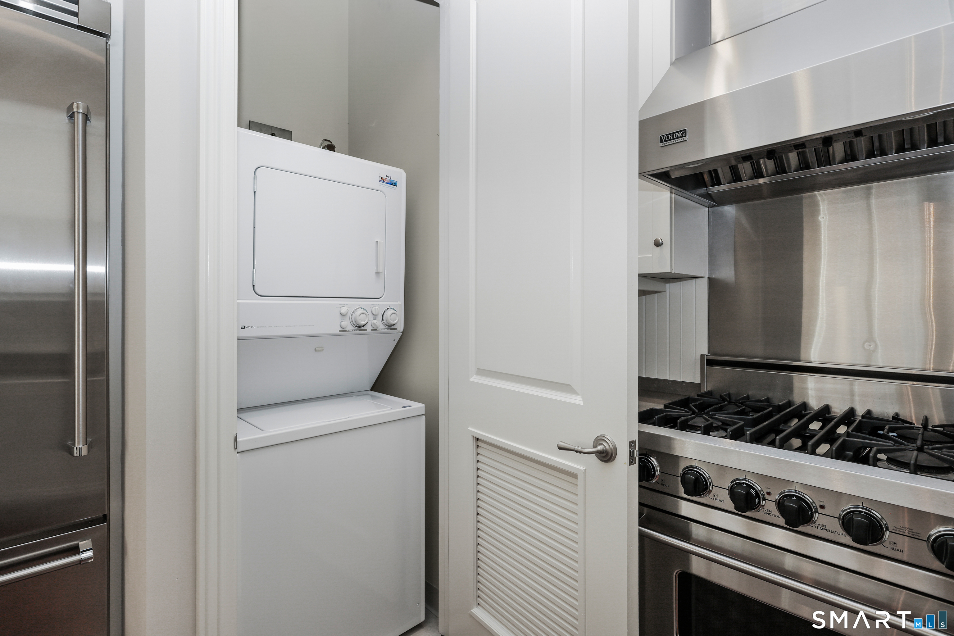 50 Stone Ridge Way, Unit 2A Fairfield, CT 06824 - Photo 12 of 36 a utility room with dryer and washer
