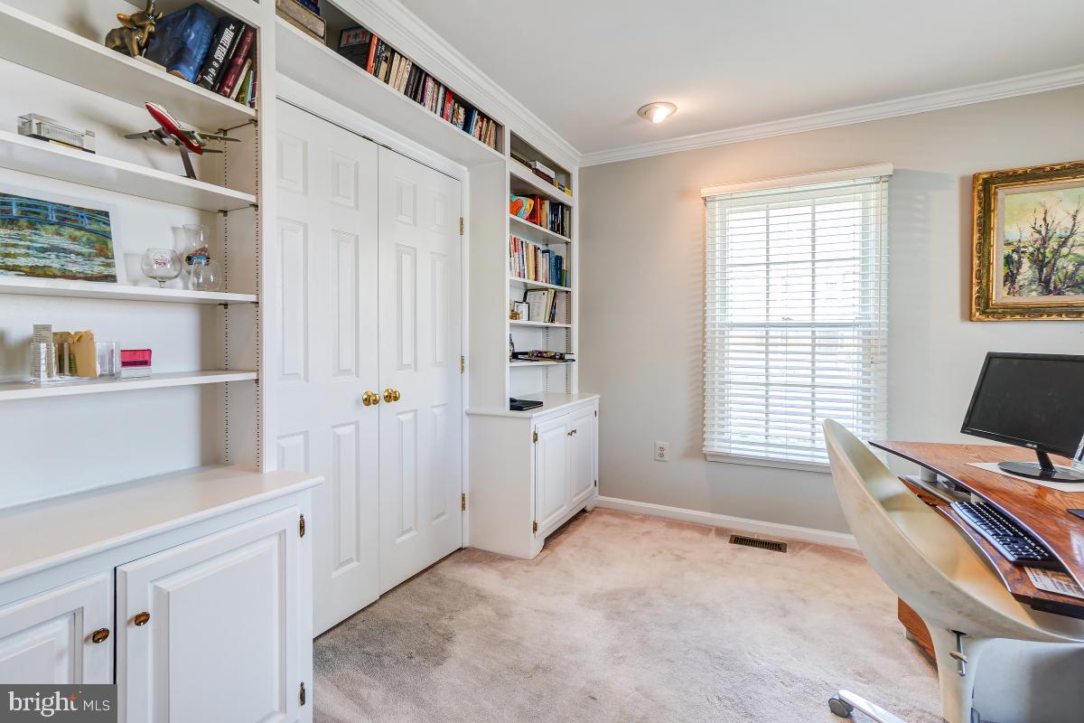 224 Midsummer Circle Gaithersburg, MD 20878 - Photo 19 of 40 First Floor Office