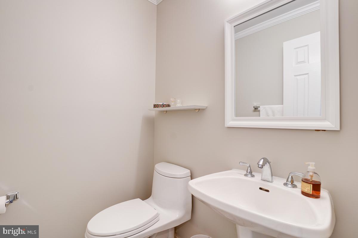 224 Midsummer Circle Gaithersburg, MD 20878 - Photo 20 of 40 Powder Room