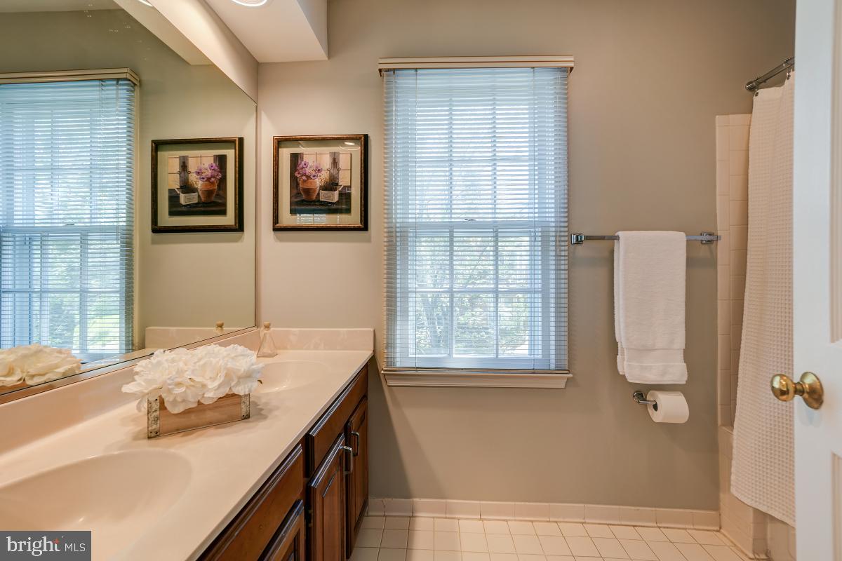 224 Midsummer Circle Gaithersburg, MD 20878 - Photo 32 of 40 Hall Bath