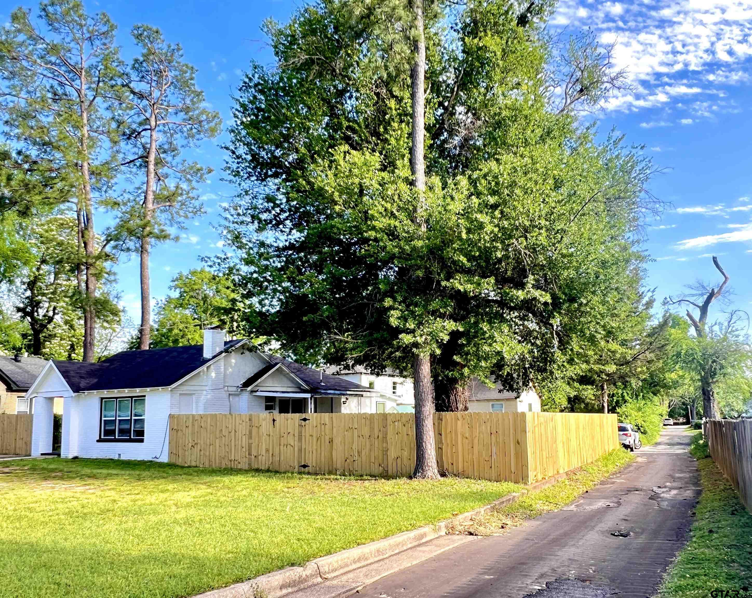 1320 West Oakwood St  