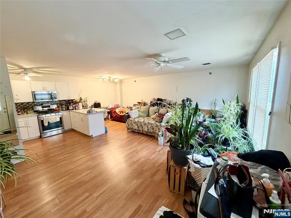 $1,900 | 336 Bloomfield Avenue, Unit 3B, Caldwell, NJ 07006