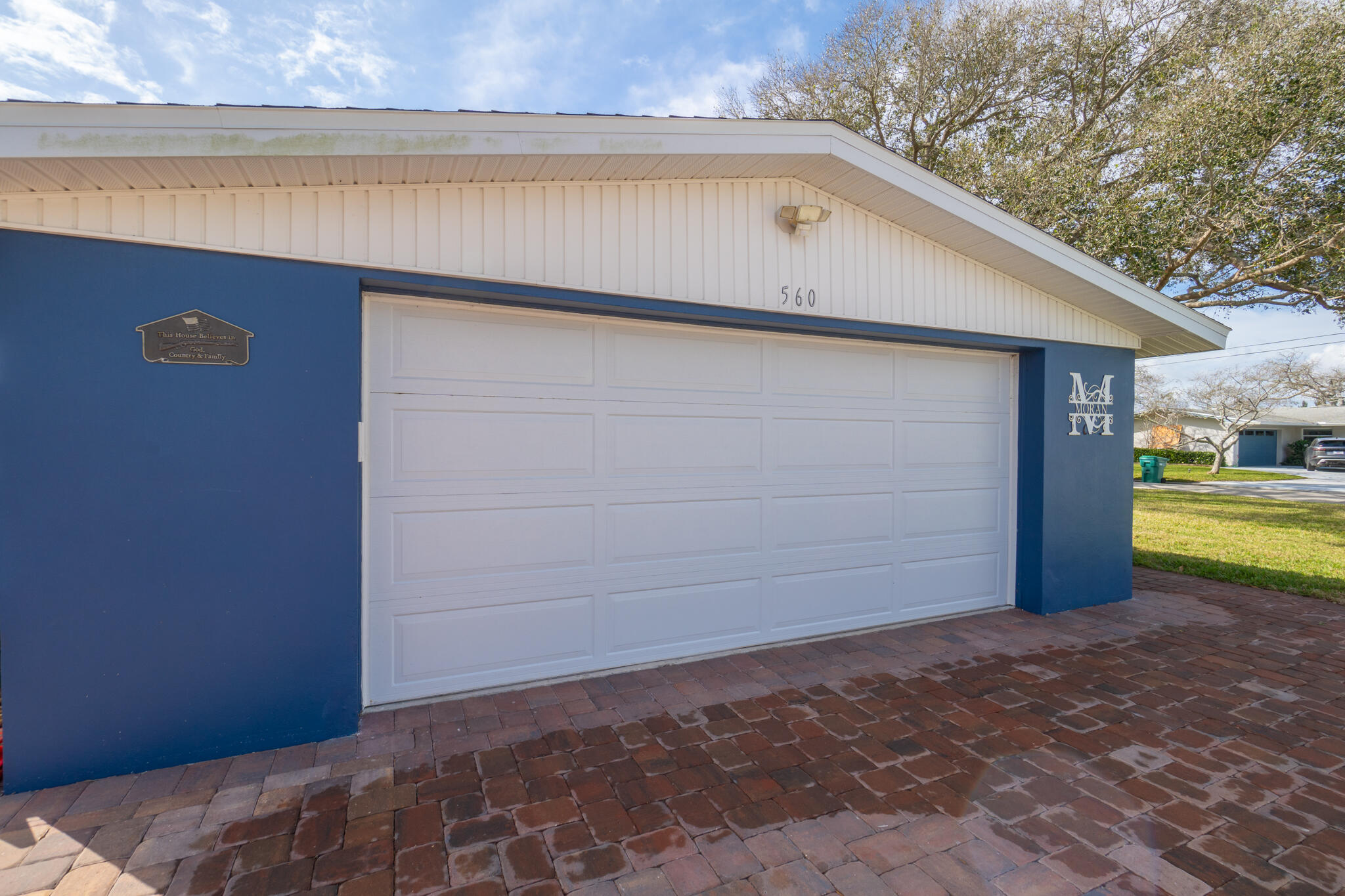 560 Capri Road Cocoa Beach, FL 32931 - Photo 30 of 31 a view of a garage