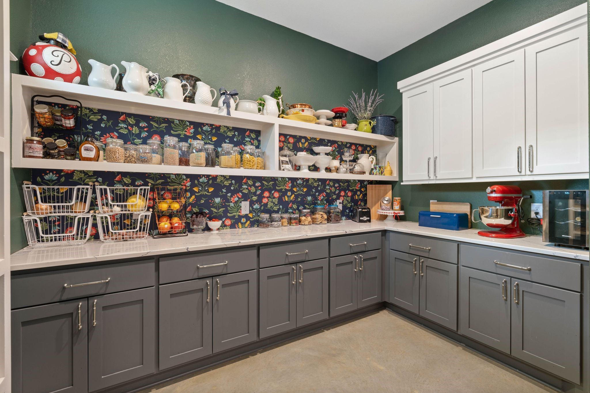 126 Fluorite Court Huntsville, TX 77340 - Photo 17 of 50 a kitchen with stainless steel appliances granite countertop a sink dishwasher and cabinets with wooden floor