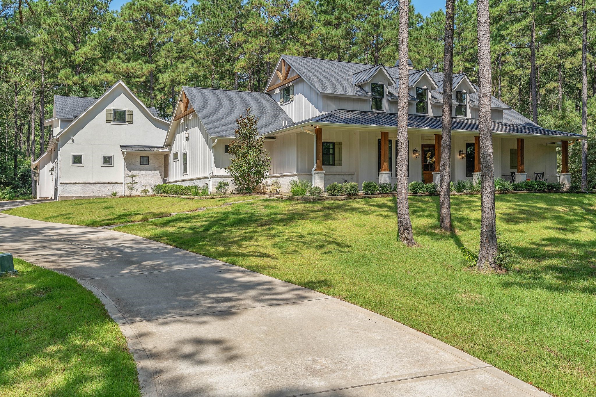 126 Fluorite Court Huntsville, TX 77340 - Photo 2 of 50 a front view of a house with a yard
