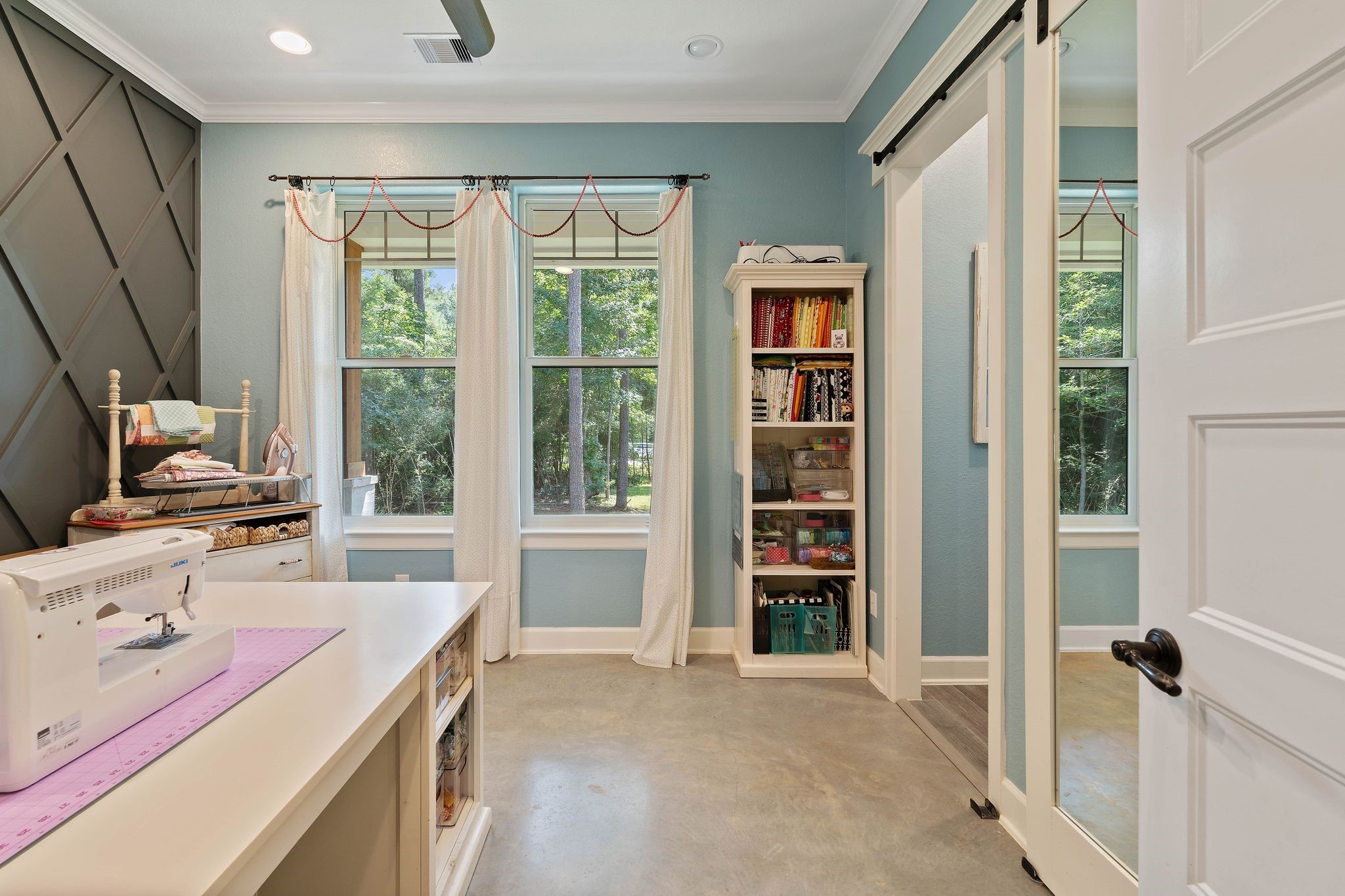 126 Fluorite Court Huntsville, TX 77340 - Photo 28 of 50 a room with a bed and a large window