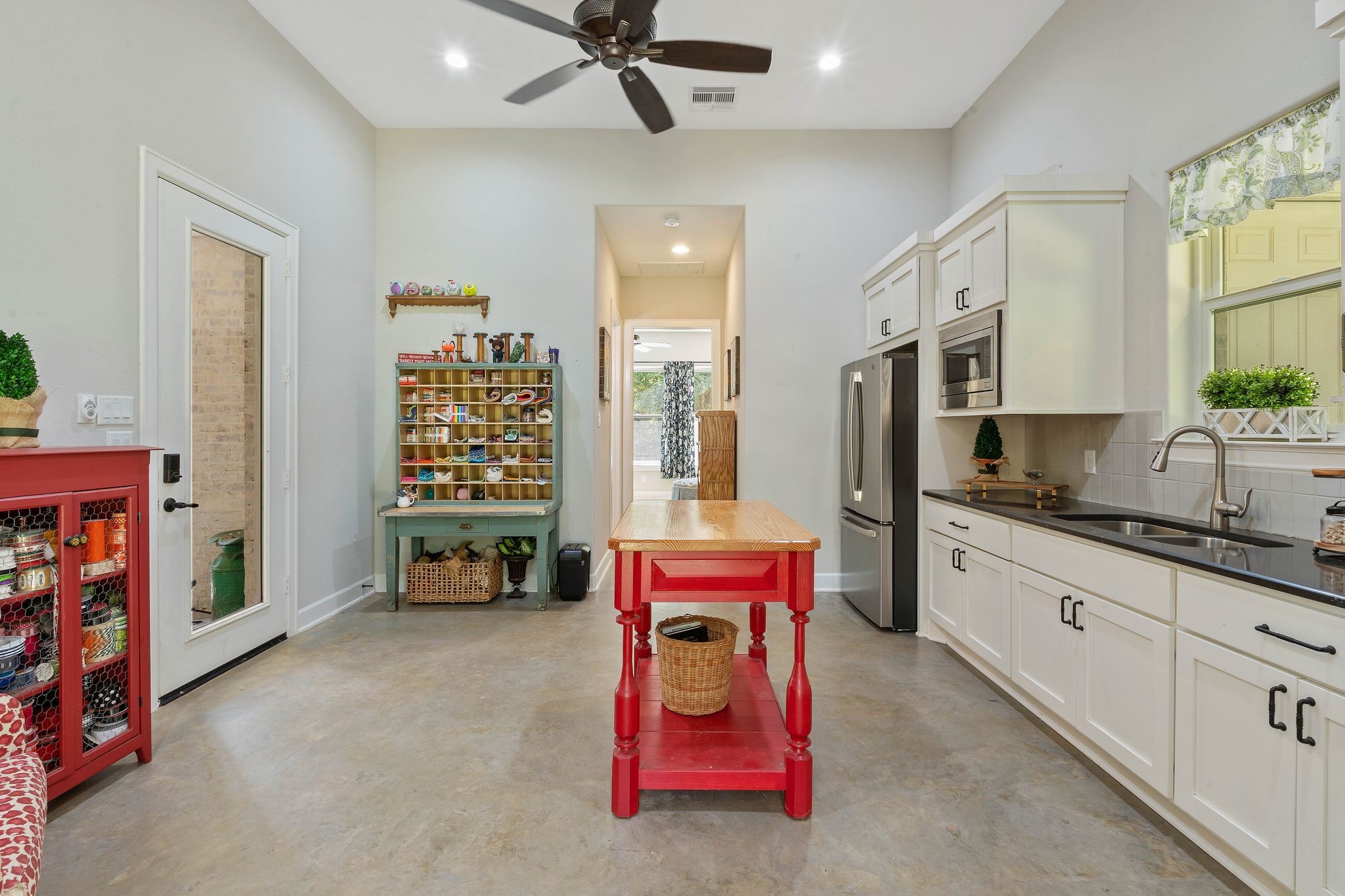 126 Fluorite Court Huntsville, TX 77340 - Photo 36 of 50 a kitchen with refrigerator and window