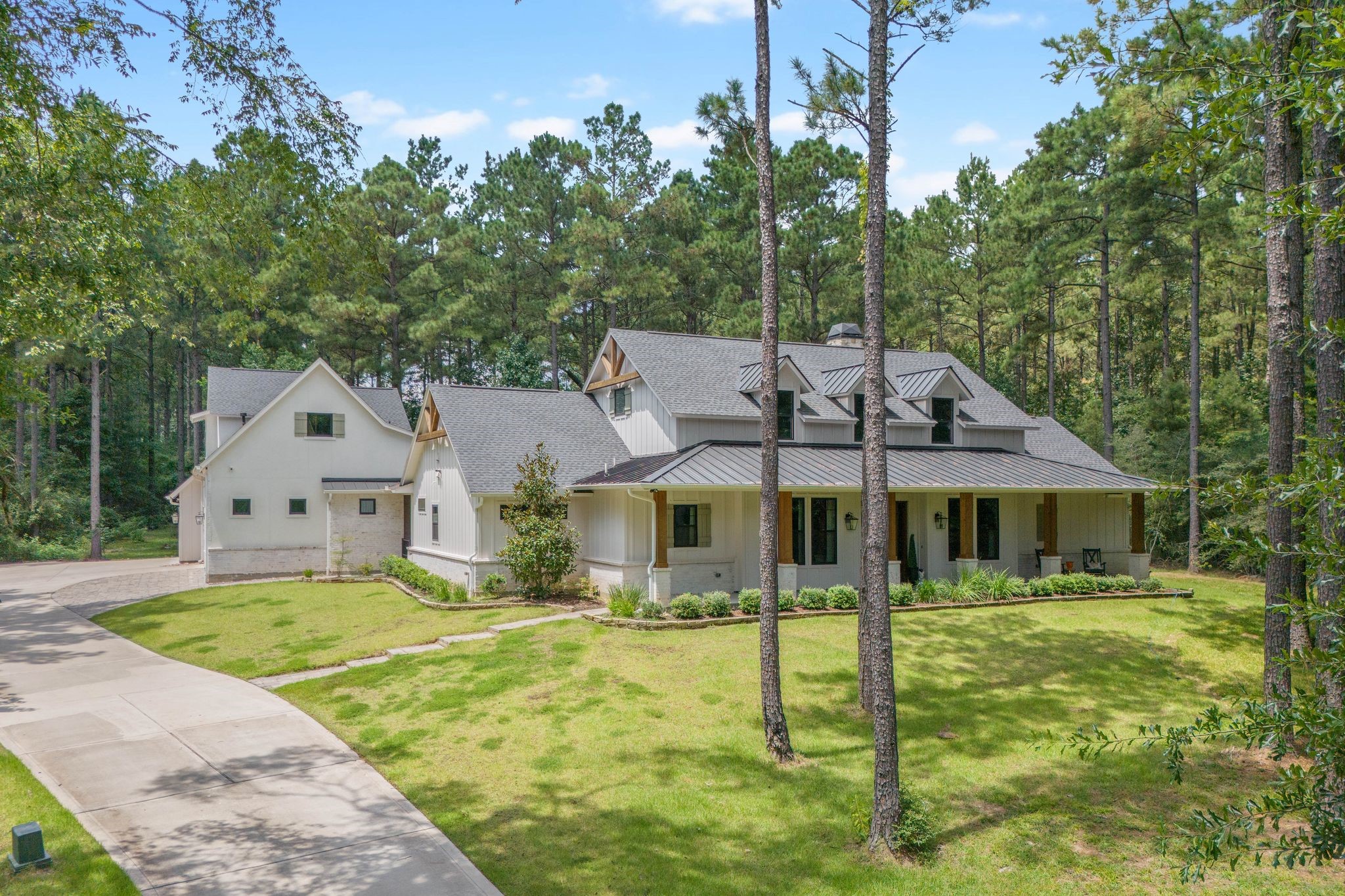 126 Fluorite Court Huntsville, TX 77340 - Photo 46 of 50 a front view of a house with garden