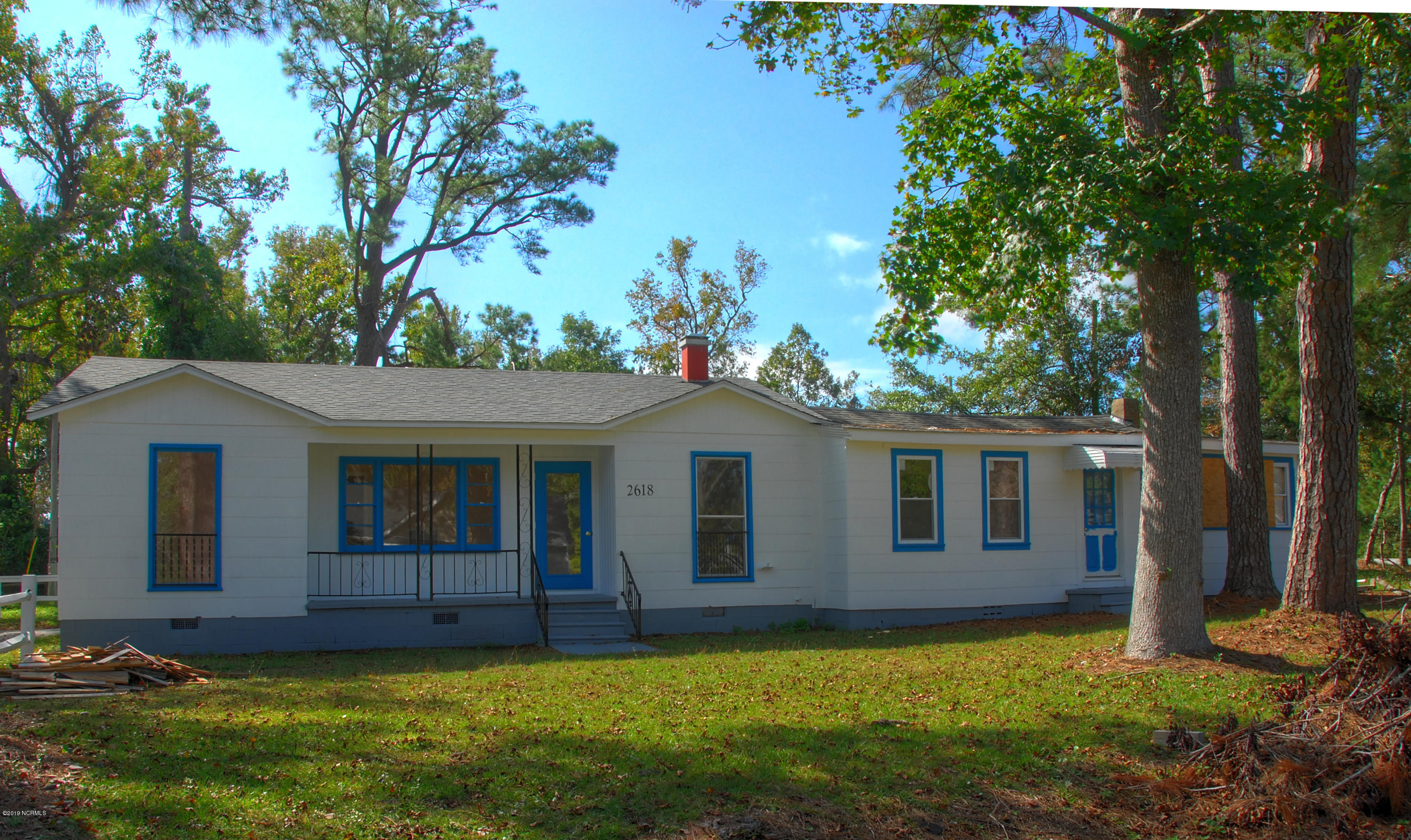 2618 Mayberry Loop Road Morehead City, NC 28557 - Photo 1 of 10 Road-side Elevation