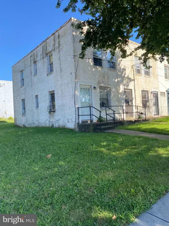 a view of a back yard of the house