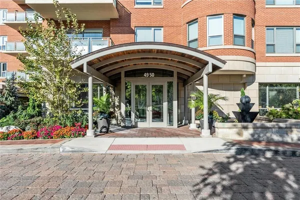$995,000 | 4950 Central Street, Unit 702, Kansas City, MO 64112