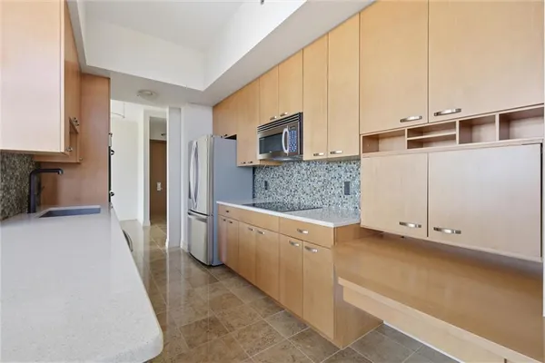 $995,000 | 4950 Central Street, Unit 702, Kansas City, MO 64112