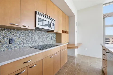 $995,000 | 4950 Central Street, Unit 702, Kansas City, MO 64112