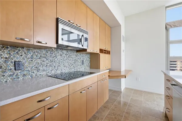 $995,000 | 4950 Central Street, Unit 702, Kansas City, MO 64112