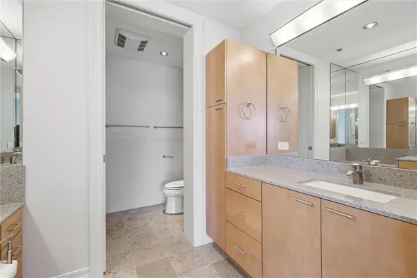 $995,000 | 4950 Central Street, Unit 702, Kansas City, MO 64112