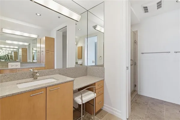 $995,000 | 4950 Central Street, Unit 702, Kansas City, MO 64112