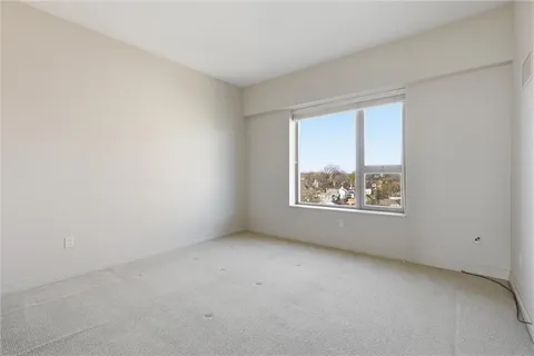 $995,000 | 4950 Central Street, Unit 702, Kansas City, MO 64112