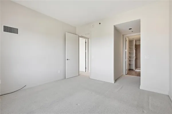 $995,000 | 4950 Central Street, Unit 702, Kansas City, MO 64112